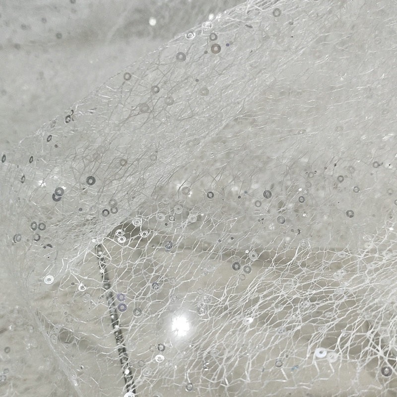 قماش شبكي صلب مطرز بالترتر الأ - مراجعة Crystal Mesh Fabric وسعره